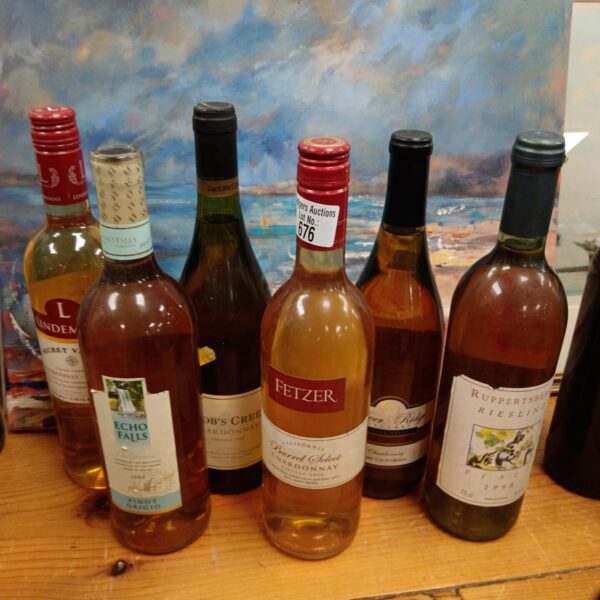 Mixed lot of six wine bottles, including Echo Falls and Jacobs Creek.