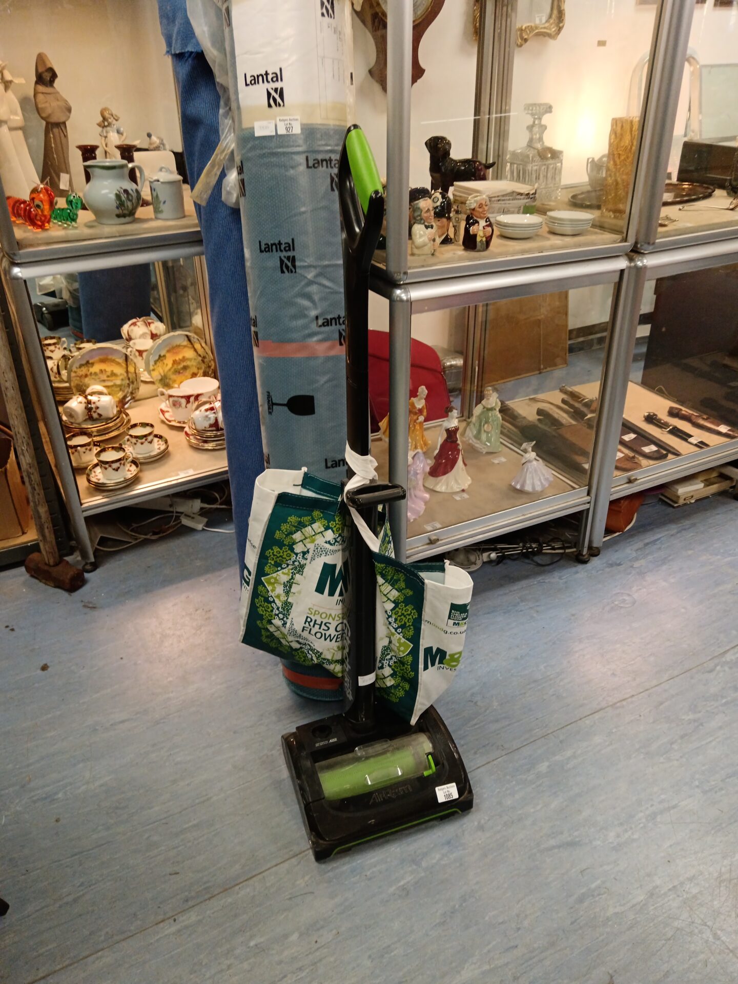 1085 Gtech K9 air ram vacuum cleaner working