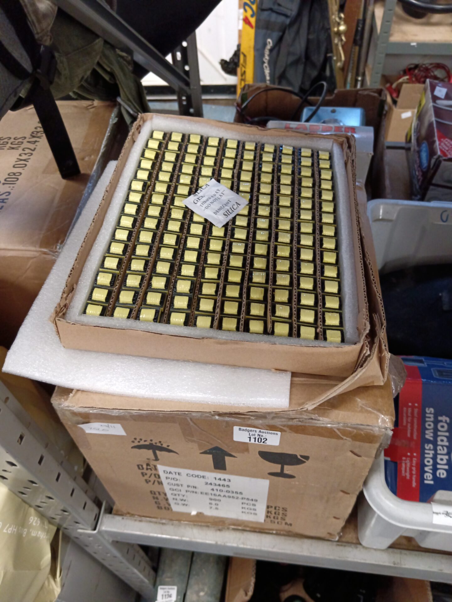 1102 Box of 900 new lamp transformers