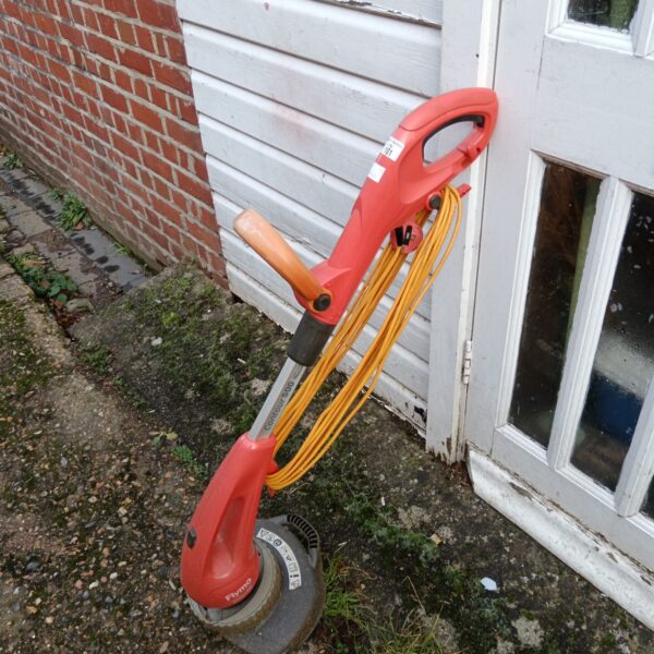 Flymo Contour 500 electric garden strimmer in used condition.