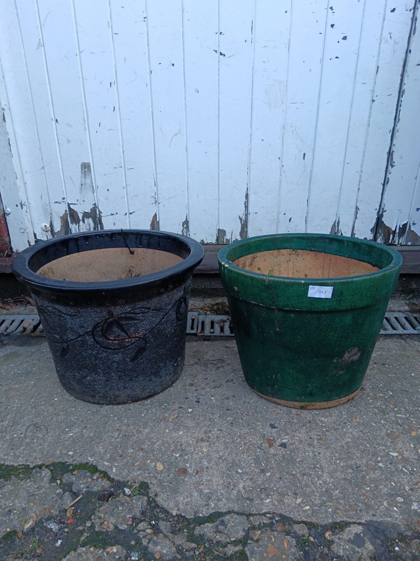 1142 Green & black pottery planters