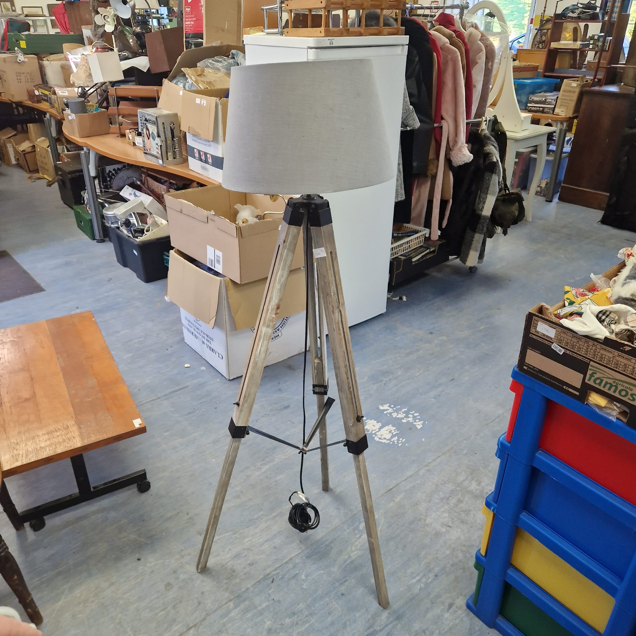 536 Tripod standardlamp for restoration