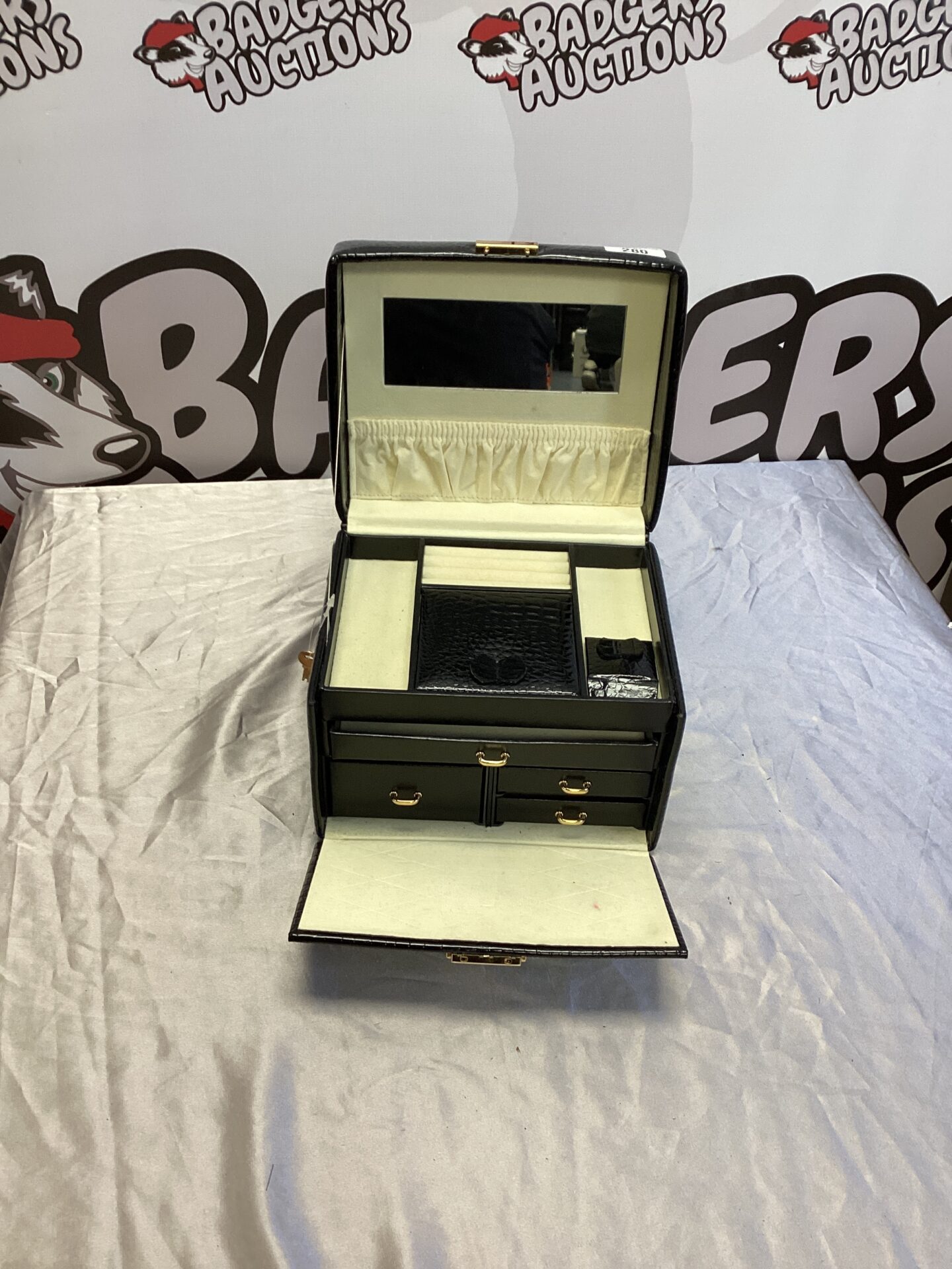 280 Black leather effect jewellery box