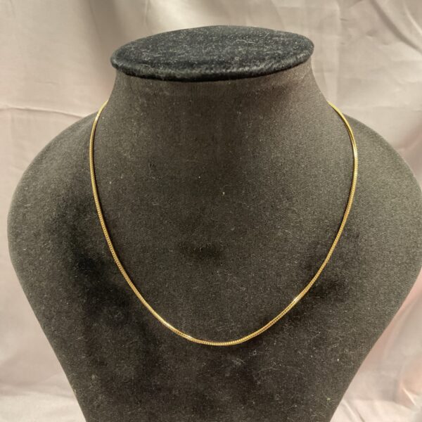 Delicate 9ct gold rope chain necklace, 14 inches long.
