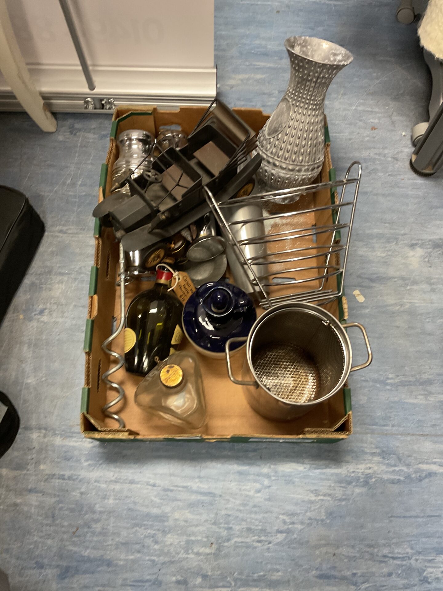501 Box of mixed inc carridge, glass bottles
