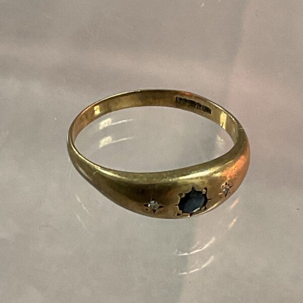 9ct Gold onyx and two diamond set ring size O 1.9g gross