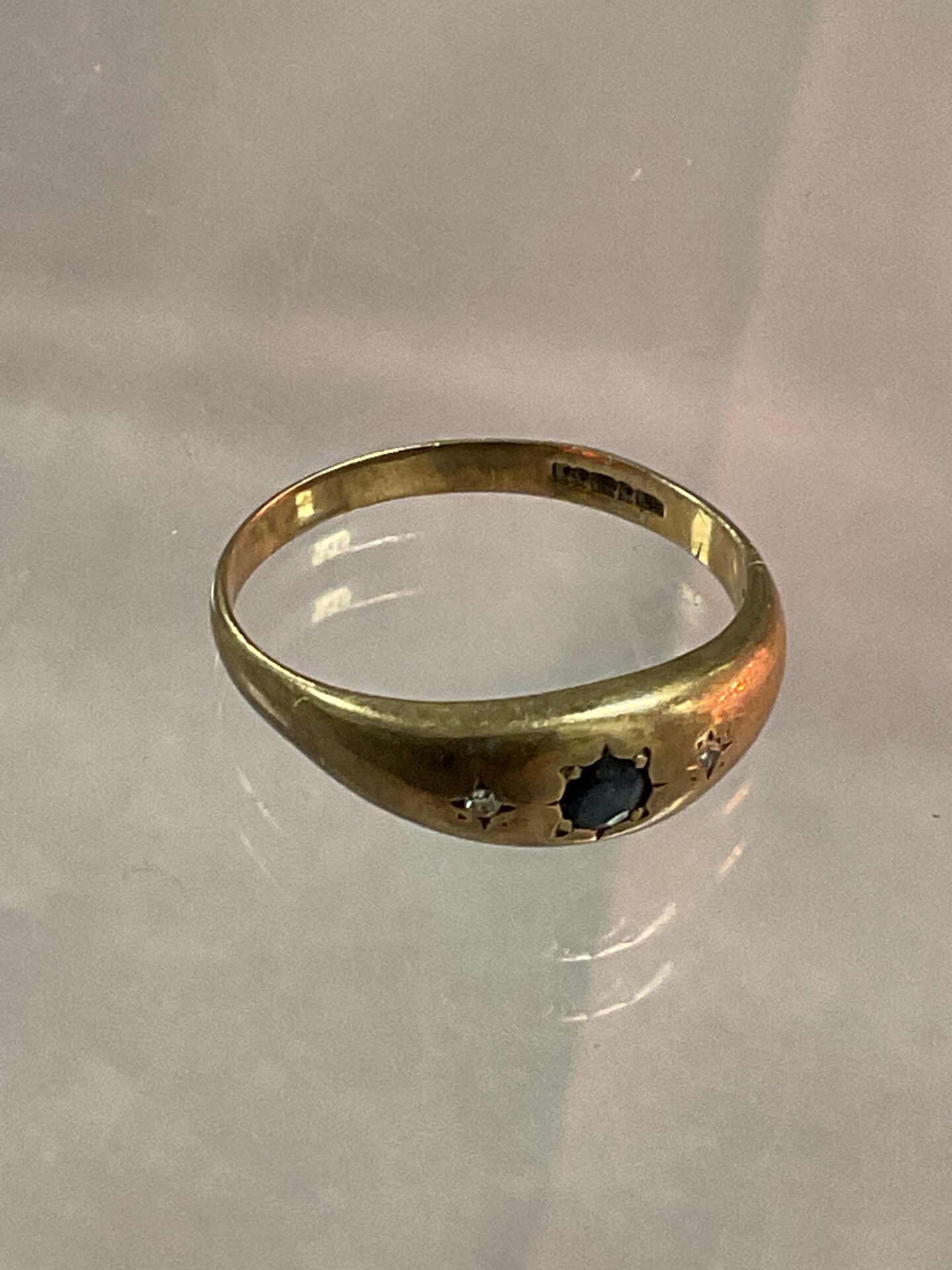 866 9ct Gold onyx and two diamond set ring size O 1.9g gross