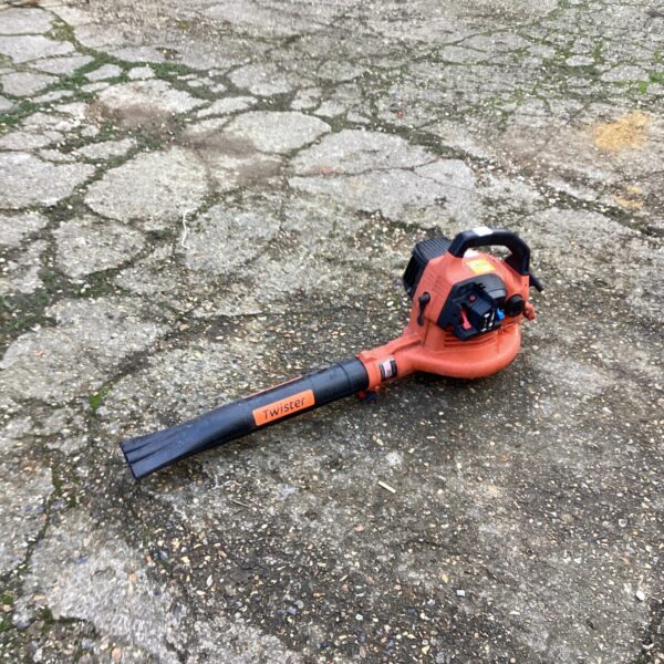 Fymo Twister petrol leaf blower for garden and outdoor use.