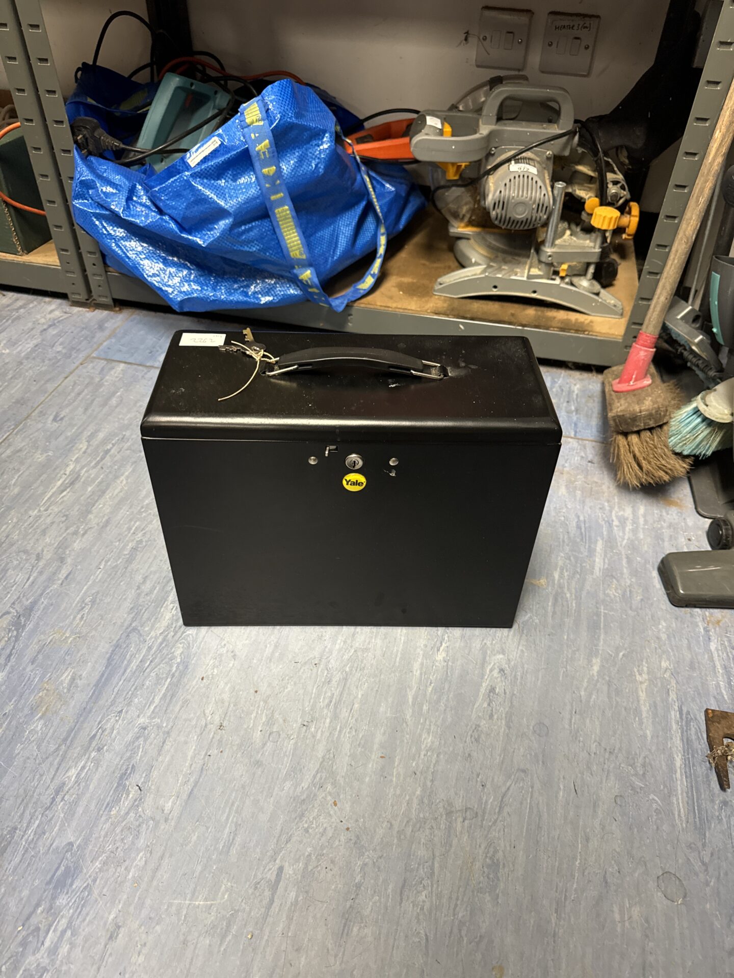 970 Yale lockbox with keys 13.5” length