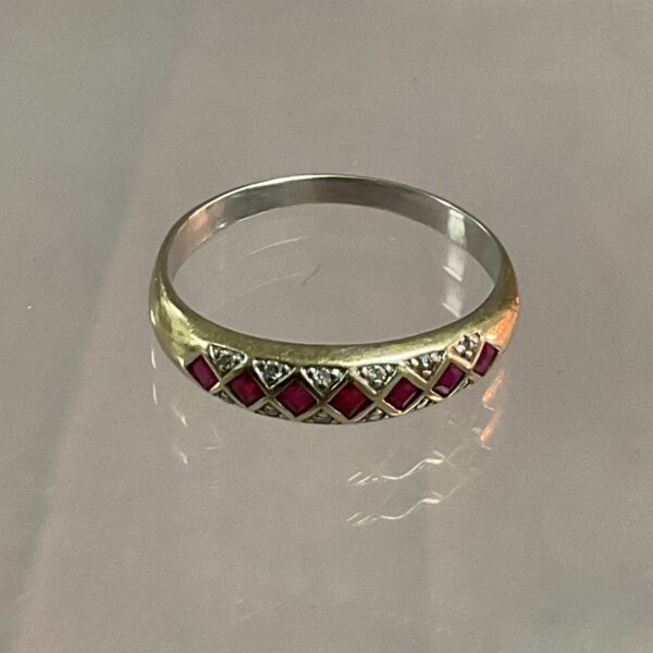 Vintage yellow gold ring with garnet and diamond cluster.