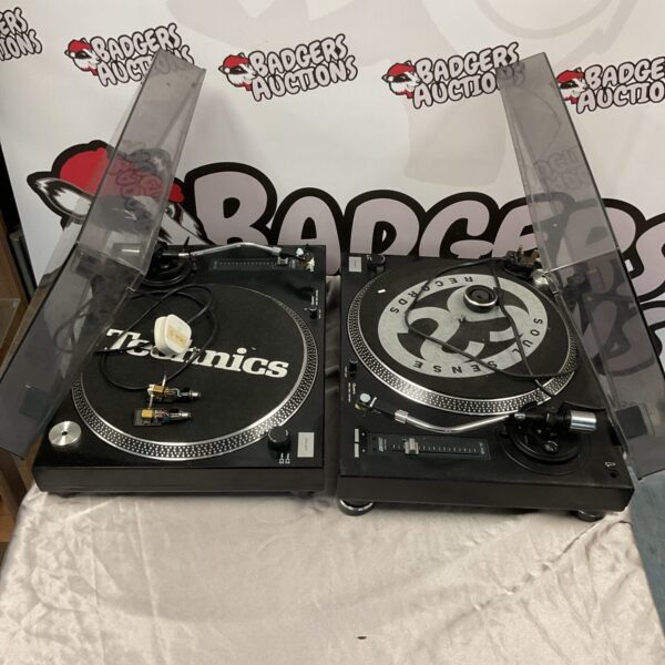 Pair of vintage Soundlab vinyl turntables for DJs and record players.