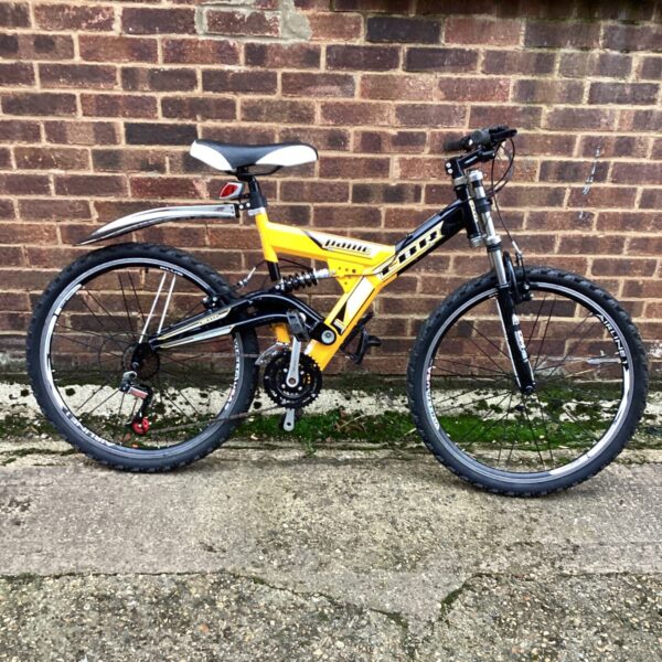 CBR Panik downhill bike in used condition, ideal for offroad adventures.