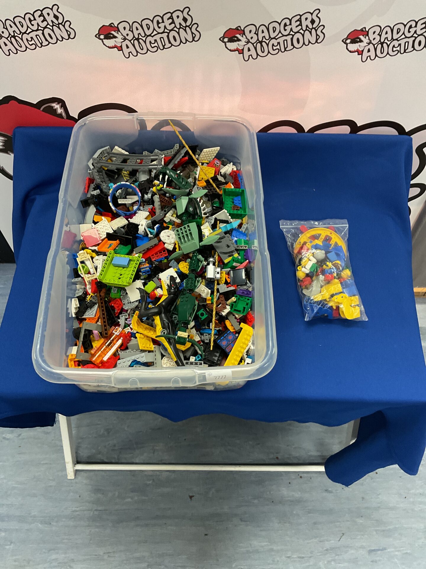 360 Large box of mixed lego inc minifigures and bag of vintage lego