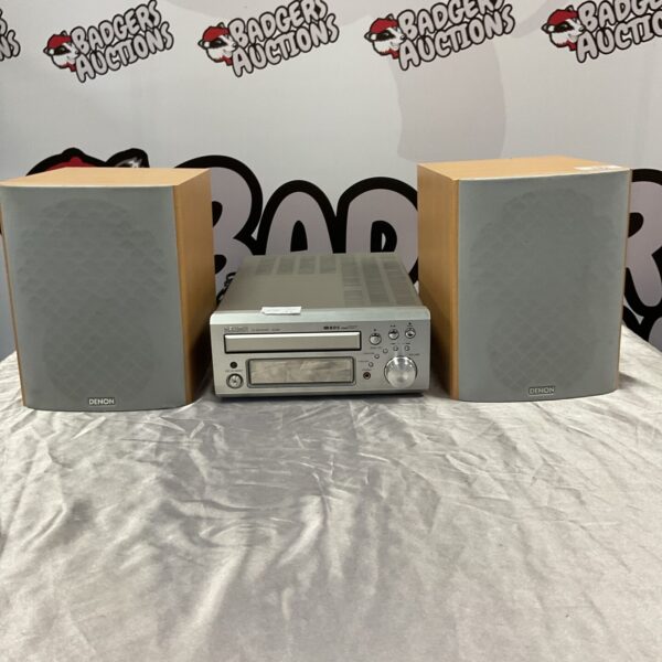 Vintage Denon CD receiver and speakers for compact audio.