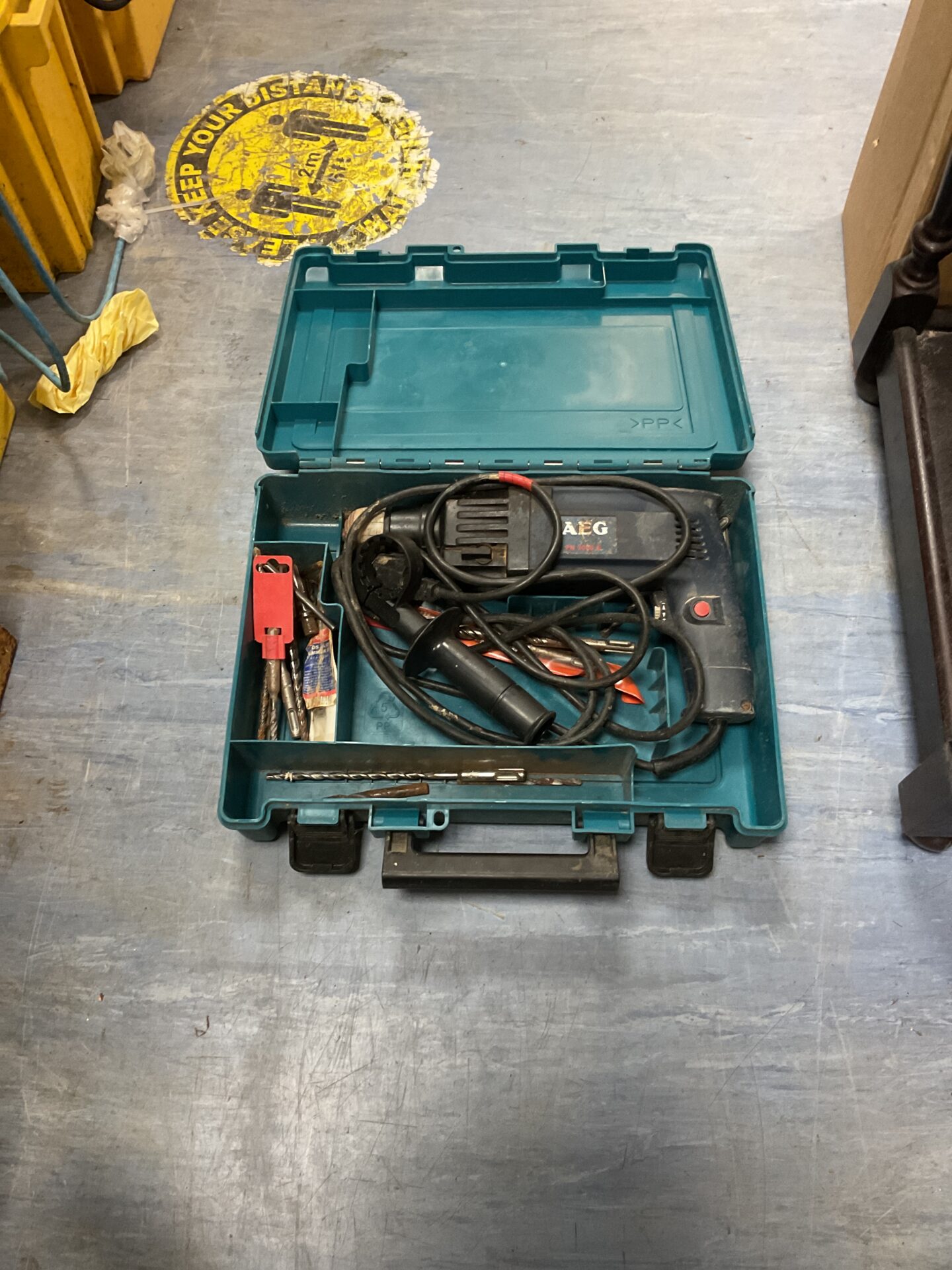 1105 Makita hammer drill working