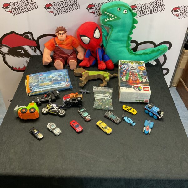 Overview of a mixed toy lot including Lego and Wreck It Ralph.