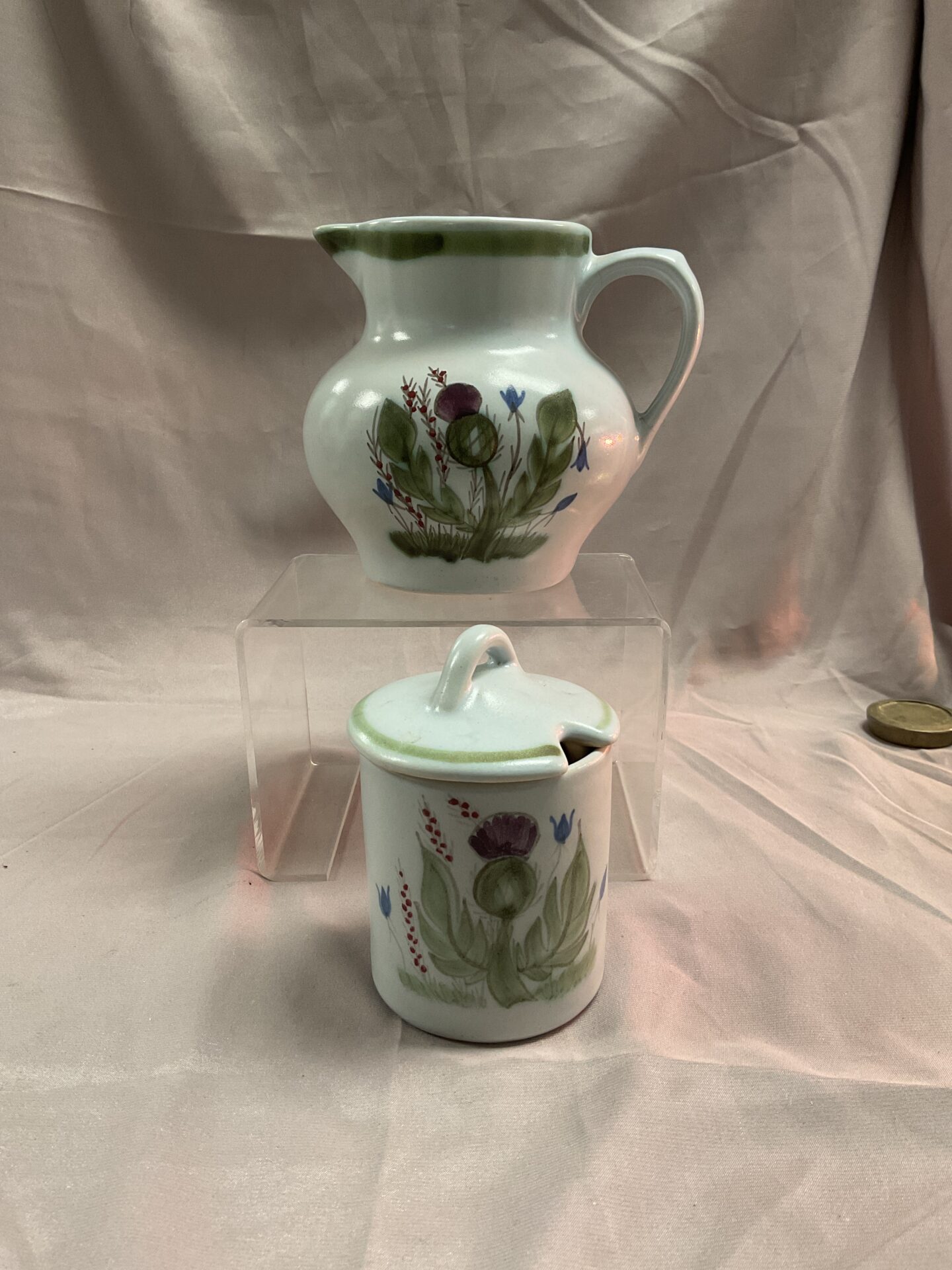 936 Scottie buchan pottery jug and jam pot (repair to jug handle)
