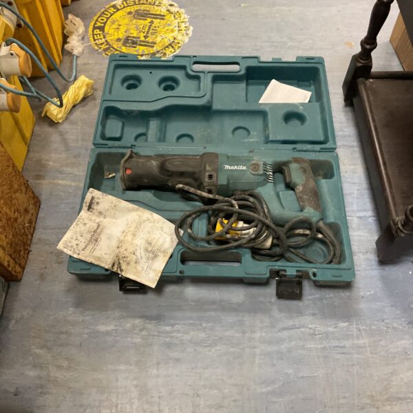 Vintage Makita 110v reciprocating saw in used condition.