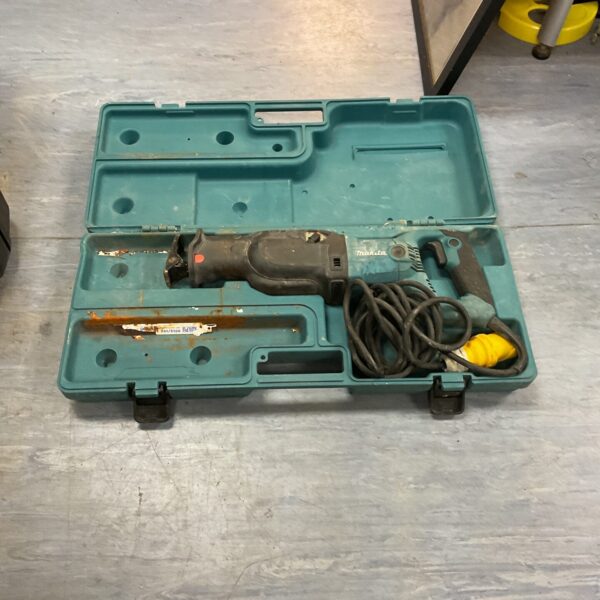 Vintage Makita 110v reciprocating saw in its original carrying case.