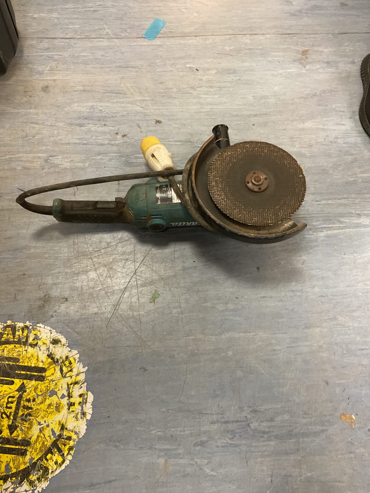 1231 Makita 110v angle grinder