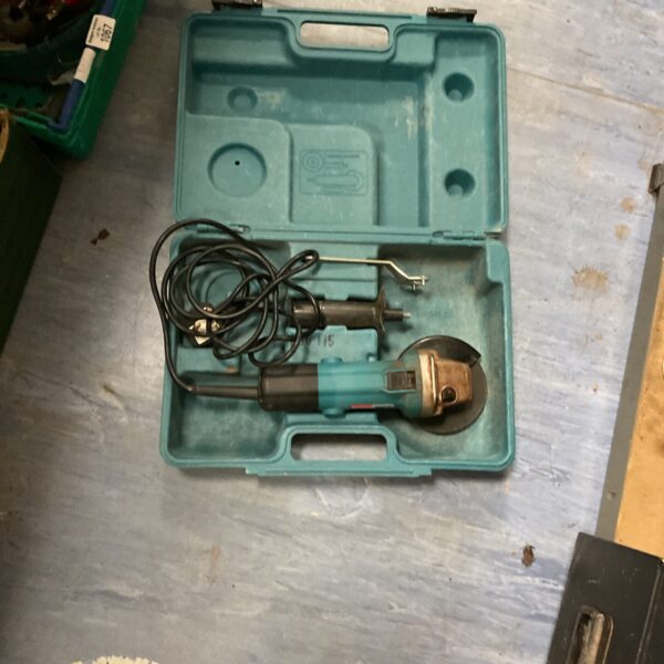 Makita 220v angle grinder in its original carrying case.