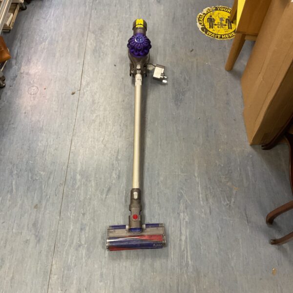 Dyson cordless vacuum cleaner with a flashing light, ready for restoration.