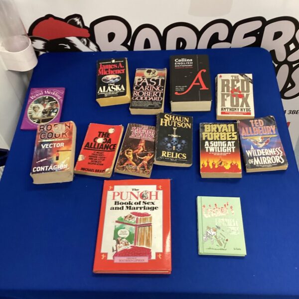 Lot of assorted vintage thriller books by Robin Cook and others.