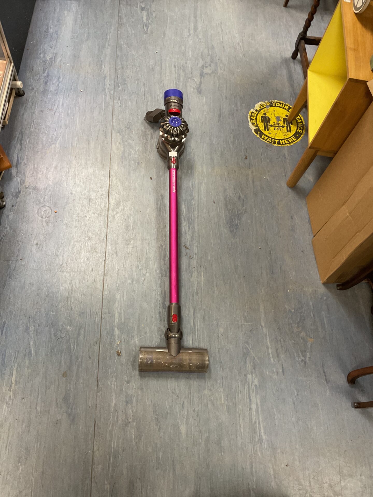 1042 Dyson v7 motorhead