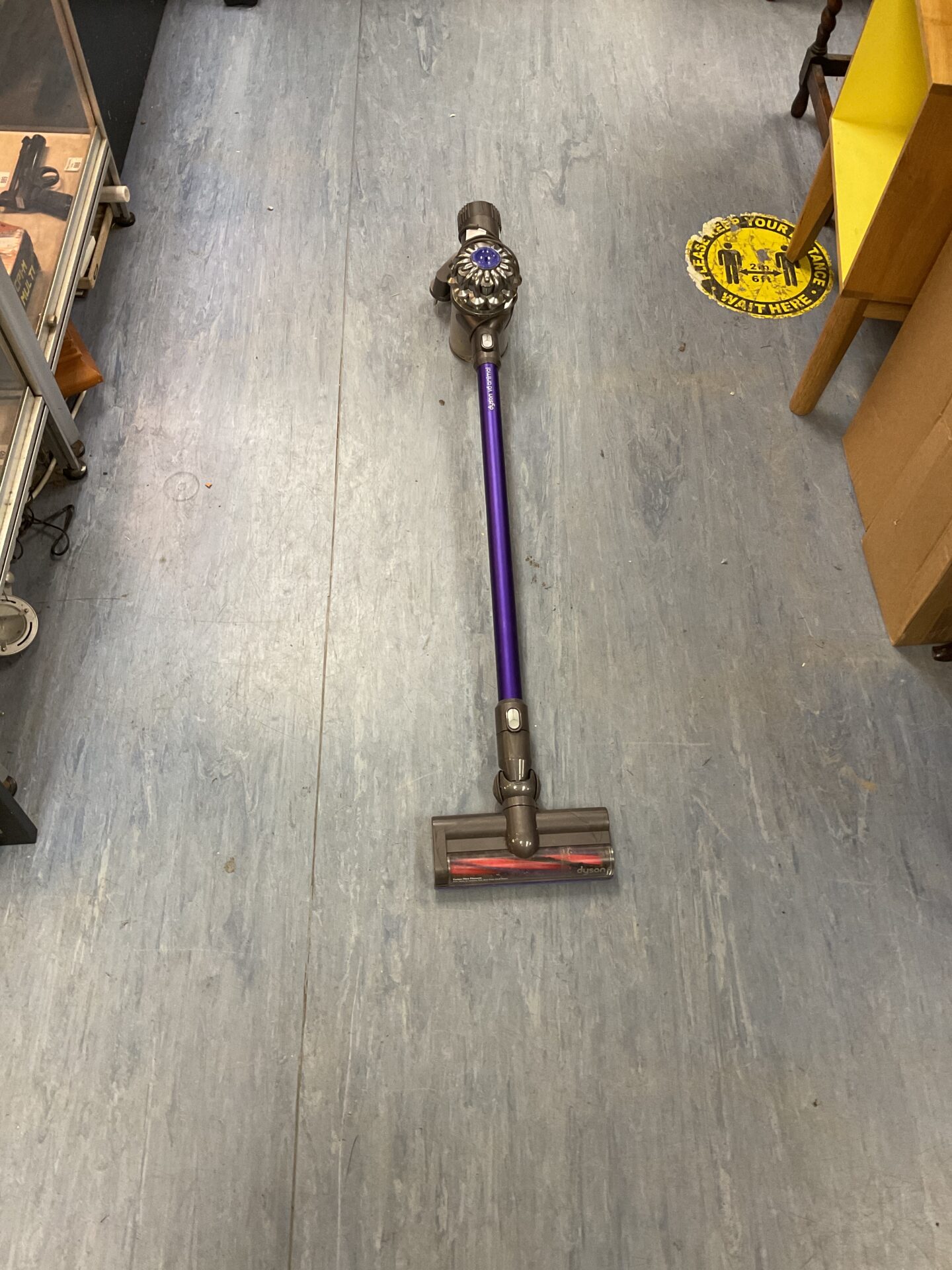 1040 Dyson v6 animal flashing light untested with charger