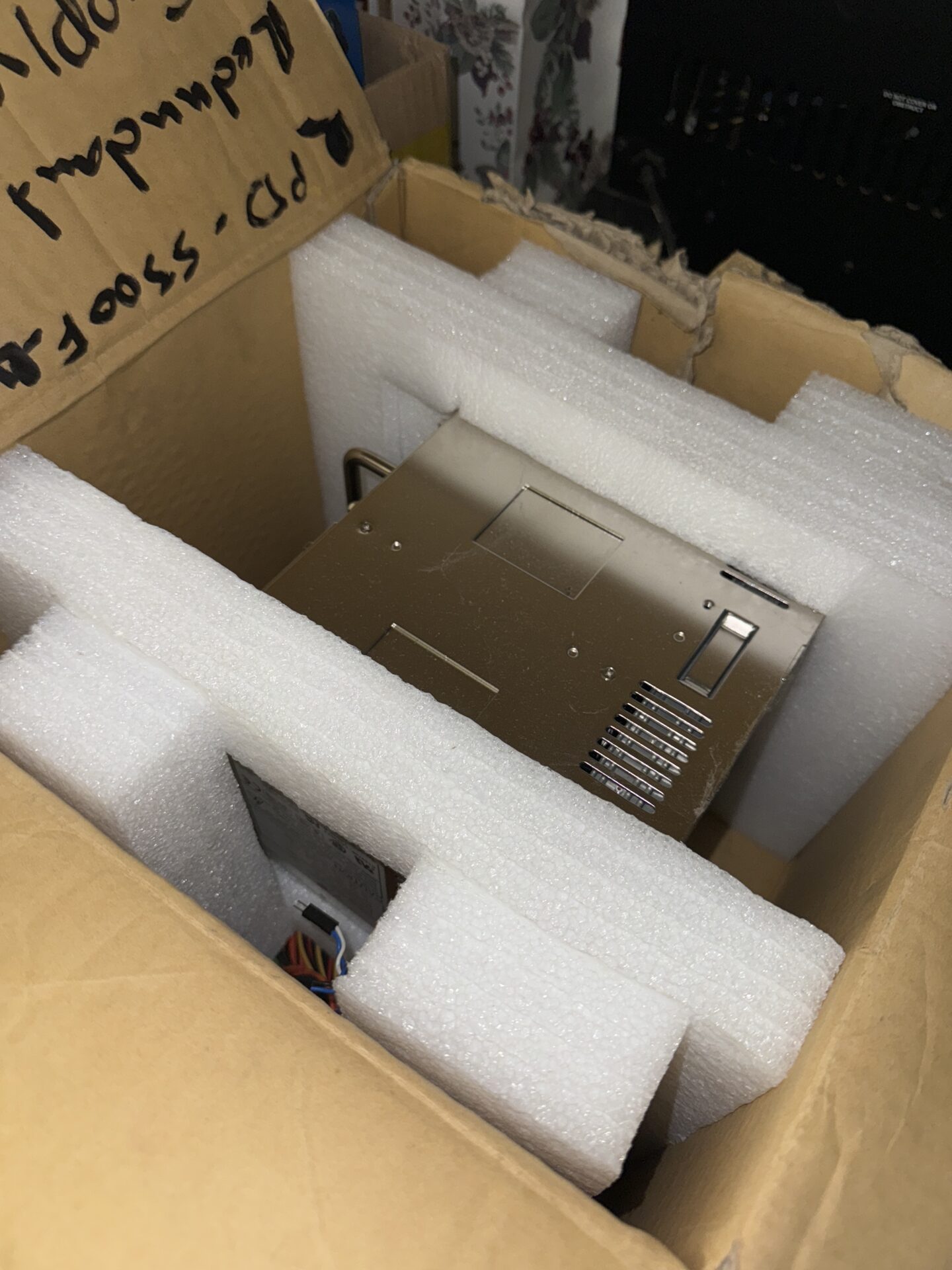1055 Rpx series switchable server power supply unit – new