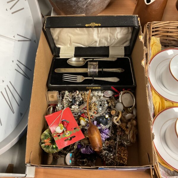Mixed lot of vintage costume jewellery and silver plate cutlery.