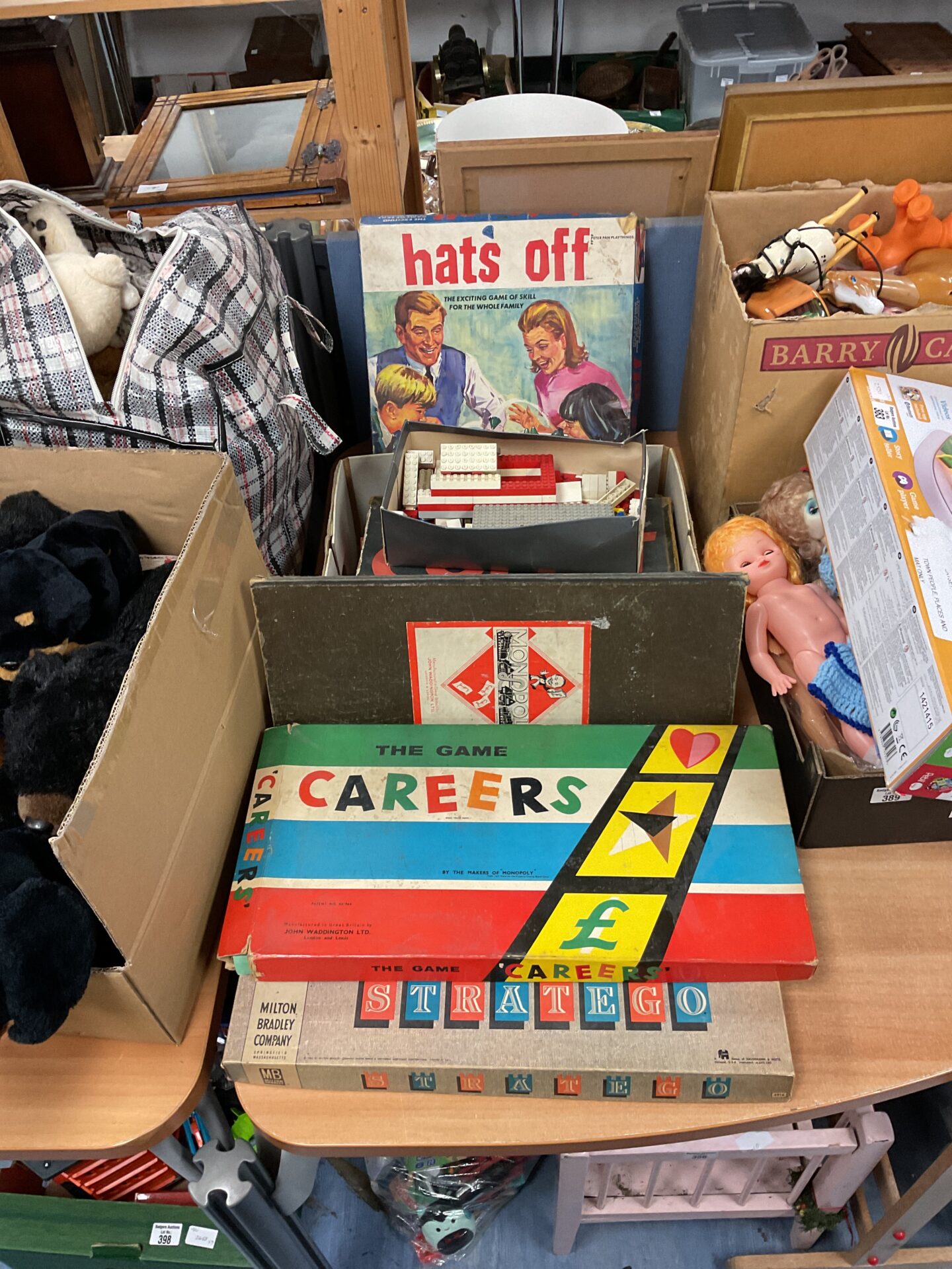 381 Bundle of vintage board games & lego