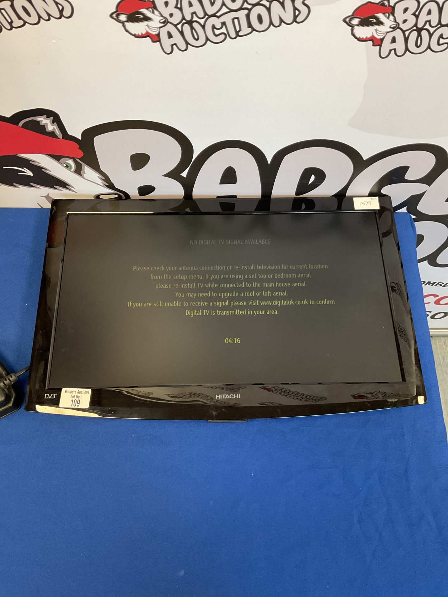 108 22” Hitachi flatscreen television/tv with remote no stand tested and working)