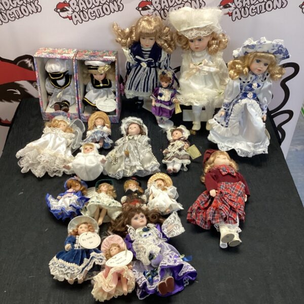 Ceramic doll lot including Knight's Bridge and Leonardo collections.