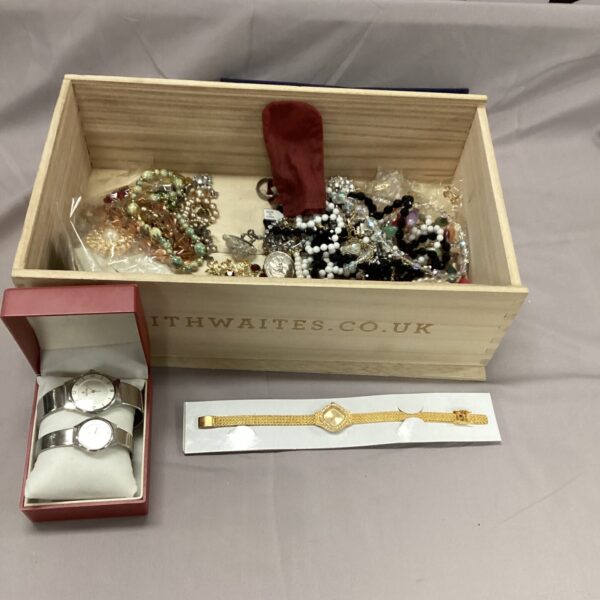 Assorted costume jewellery and watches in a mixed lot.