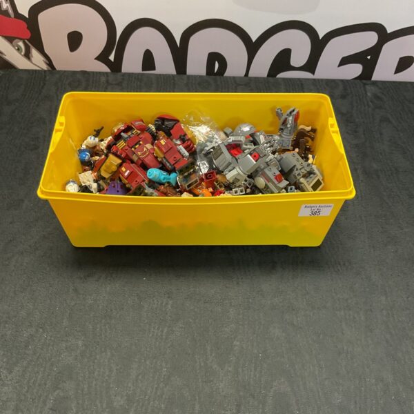 Mixed Lego minifigure lot including Star Wars characters.