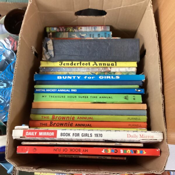 Lot of vintage annuals including Bunty and The Mirror.