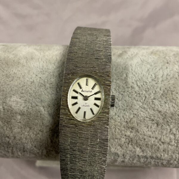 Vintage silver Accurist ladies wristwatch with bracelet.