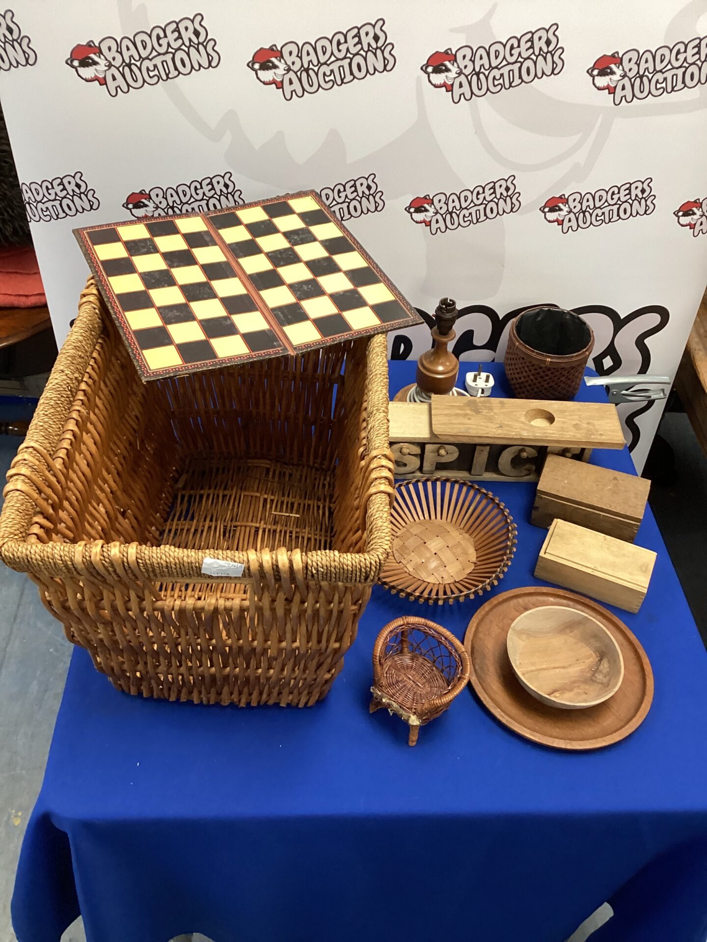 474 Wicker basket with wooden items inc table lamp, two small boxes & spice drawers