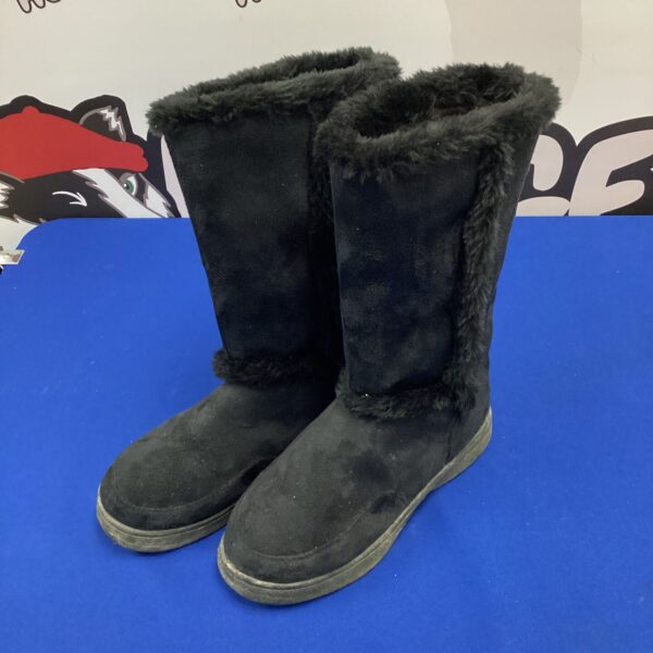 Ladies size 7 winter boots, suede style footwear.