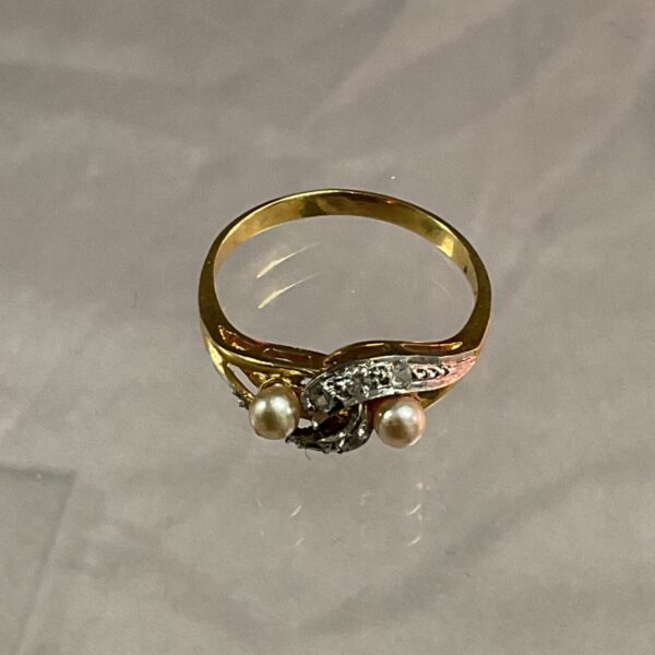 Vintage 925 silver ring with pearl cluster, size O.