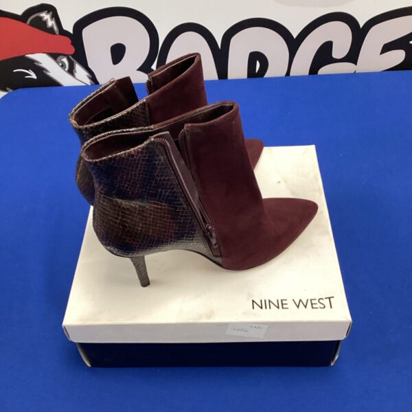 Stylish brown Nine West Flagship ankle boots, size 8.