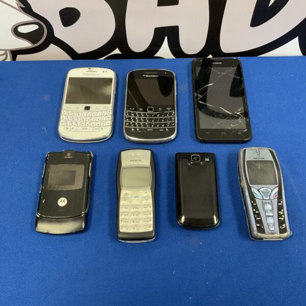 Vintage mobile phone lot including Blackberry, Nokia, and Huawei.