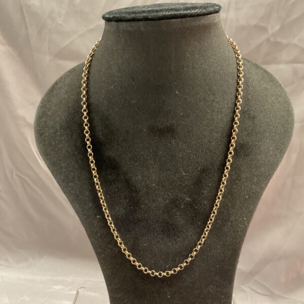 Delicate 9ct gold chain necklace, 18 inch length.