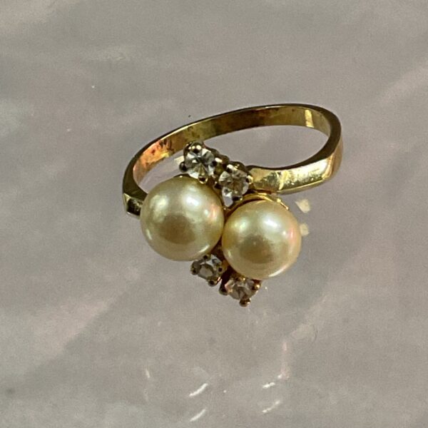 Vintage silver gilt ring with faux pearls and white stones.