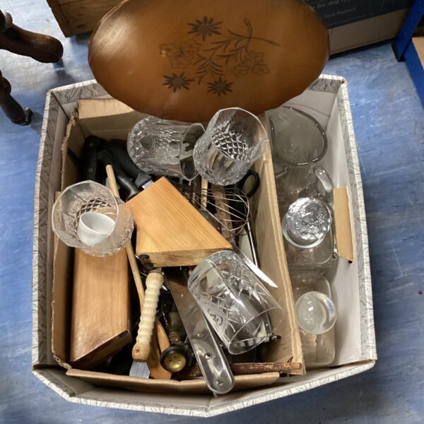 Mixed kitchenware lot with decanters, tumblers, and a cake stand.