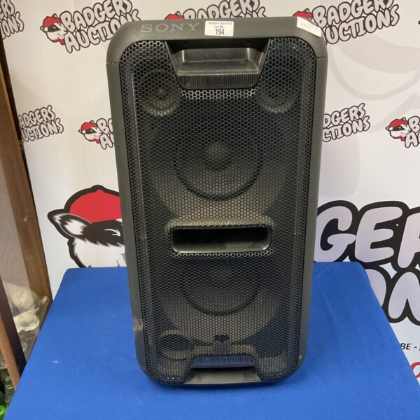 Front view of the black Sony GTK-XB7 portable Bluetooth speaker.