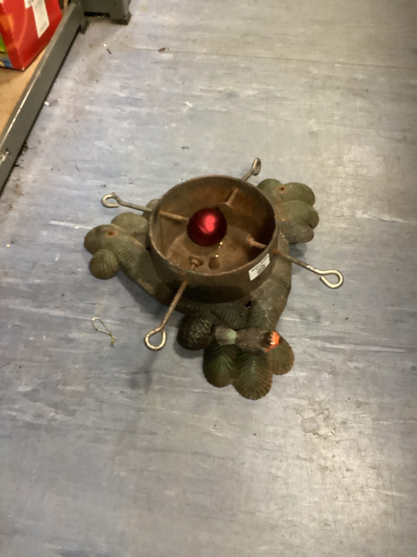 1035 Cast Iron Christmas Tree Stand