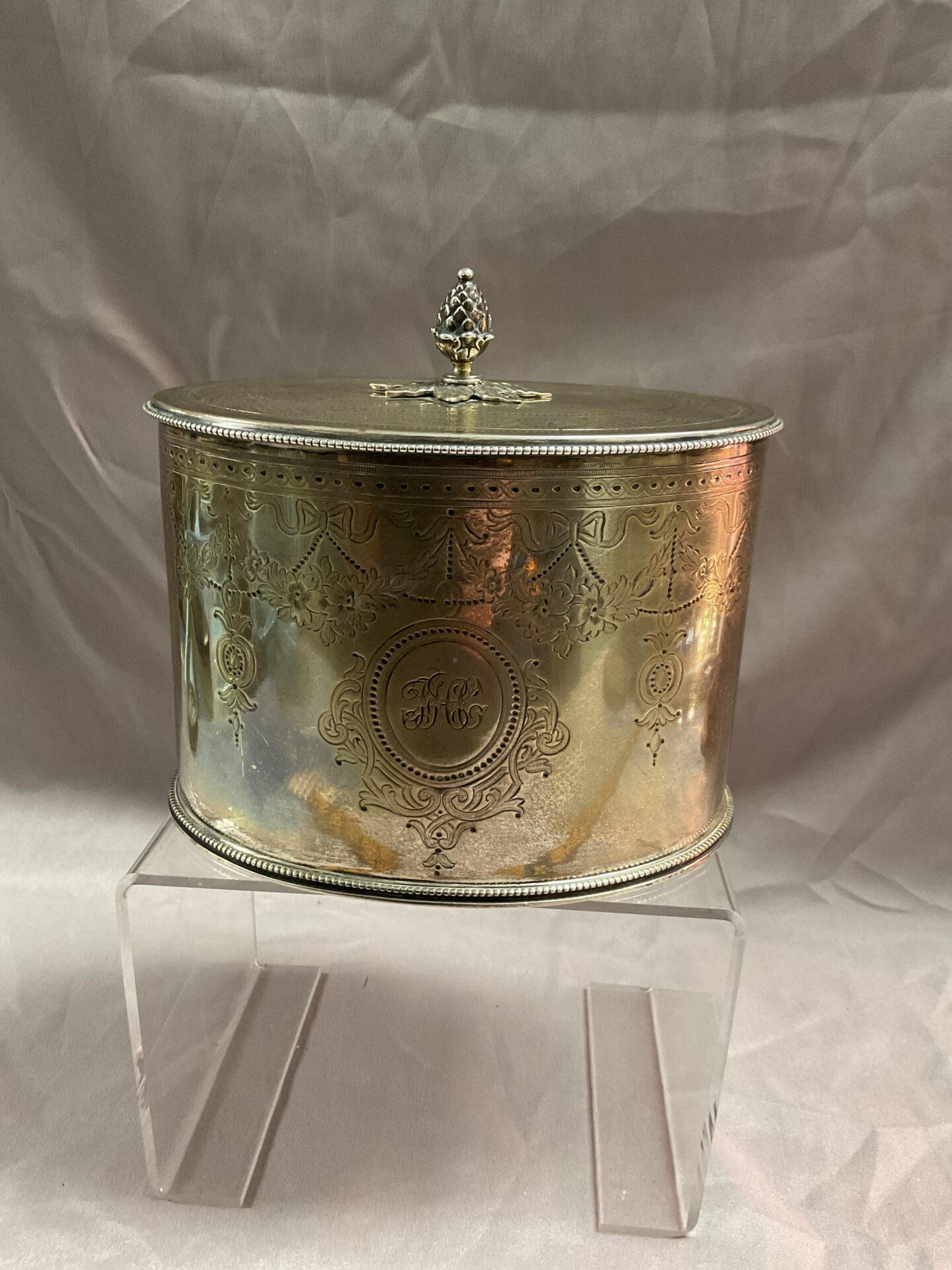 897 Victorian hallmarked Sterling silver tea caddy 620g