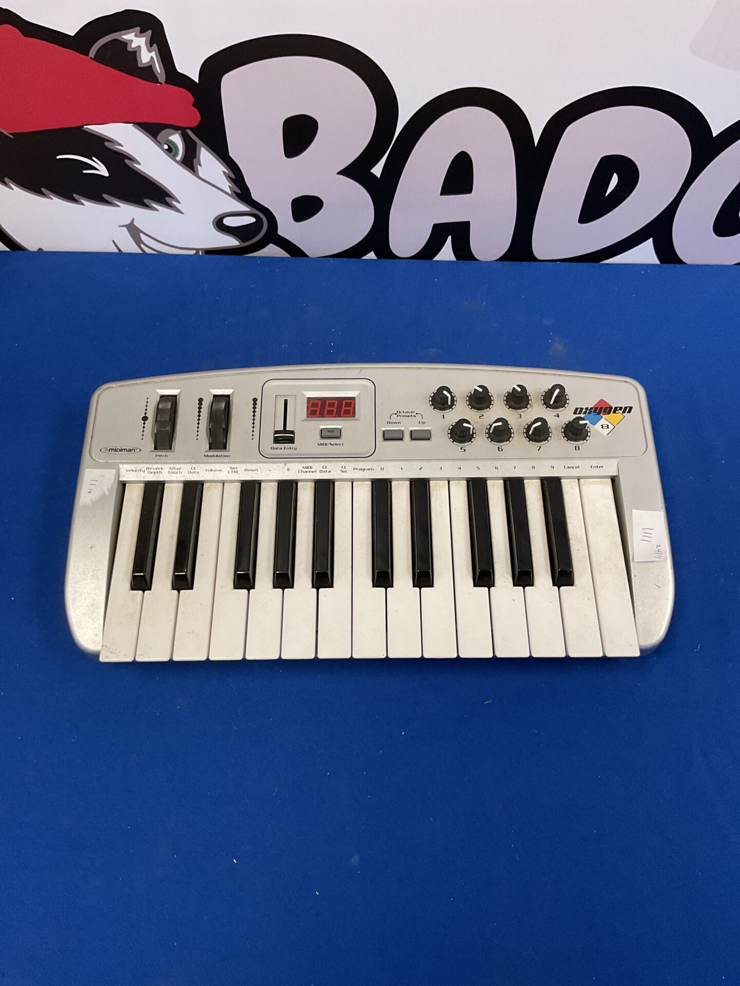 203 Midiman oxygen 8 keyboard for music production